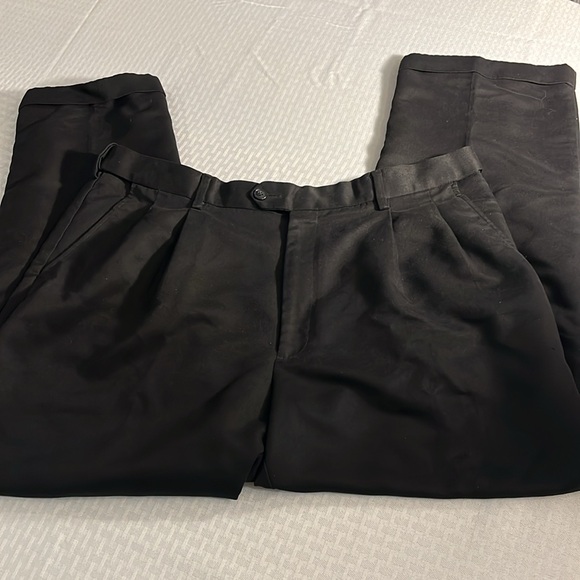 4 Pair of Black Men’s Slacks by Savane. Sz 38/29 in very good condition. - Picture 5 of 13